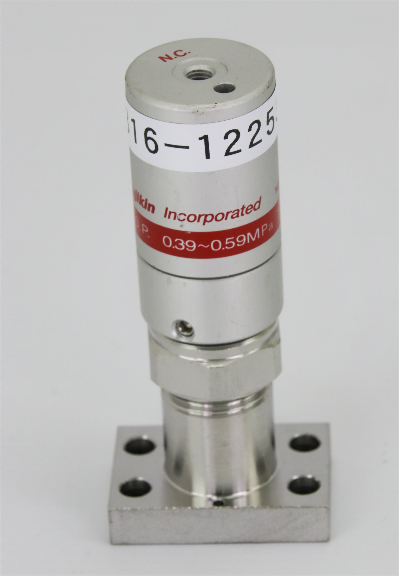 その他 D 12253 FUJIKIN DIAPHRAGM VALVE,2-PORT,C-SEAL,TYPE N.C.,O.P. 0.39